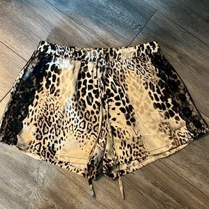 Davi & Dani leopard and lace shorts L